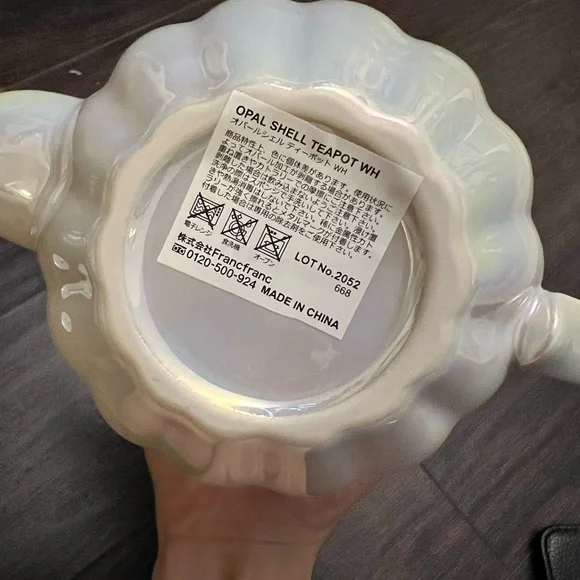 Shell Opal Cream Teapot - Picture 8 of 10